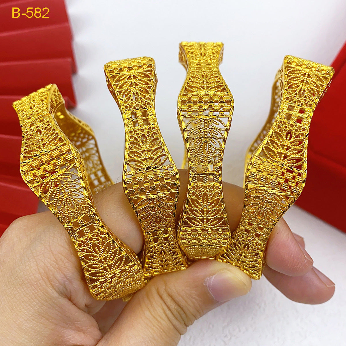 Wavy Hollow Filigree Embossed Craft 24K Real Gold Plated Copper Alloy Bangle, Vintage Chinese Palace Style, Wedding Ceremony Banquet Gift Bracelet