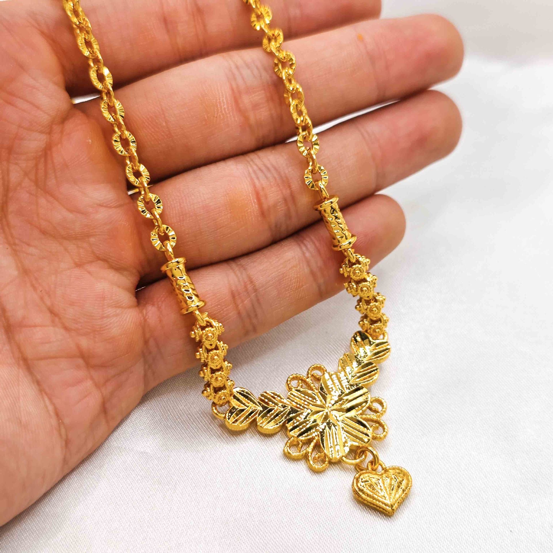 Vintage Filigree Four-Leaf Flower Heart Drop Carved Chain Design, 18K Real Gold Plated Copper Necklace, Heavy Middle Eastern Palace Luxury Style, Wedding Banquet Daily Gift Clavicle Chain